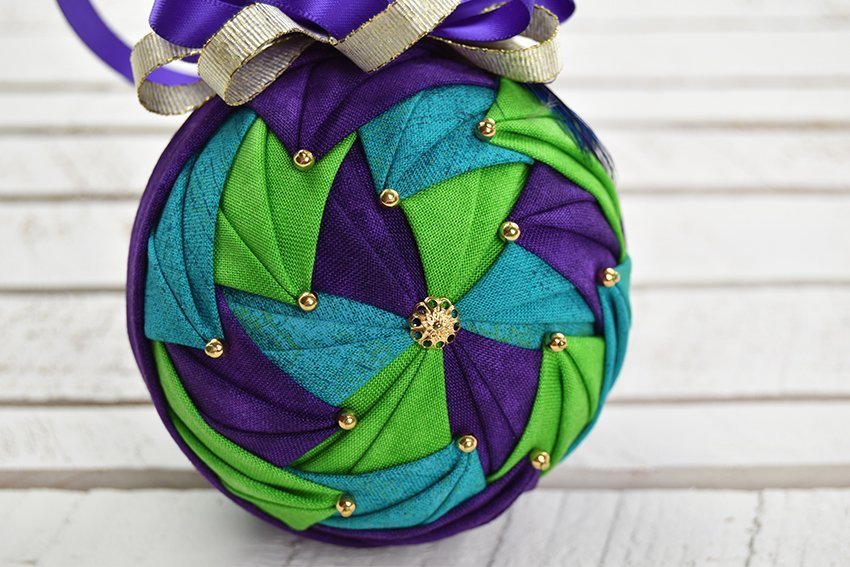 peacock-nova-quilted-ornament-1