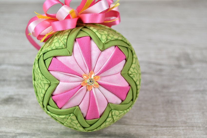 luau-pattern-quilted-ornament-1