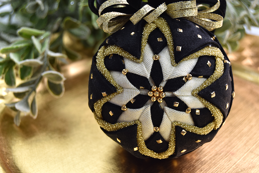 black-gold-flurry-quilted-ornament-1