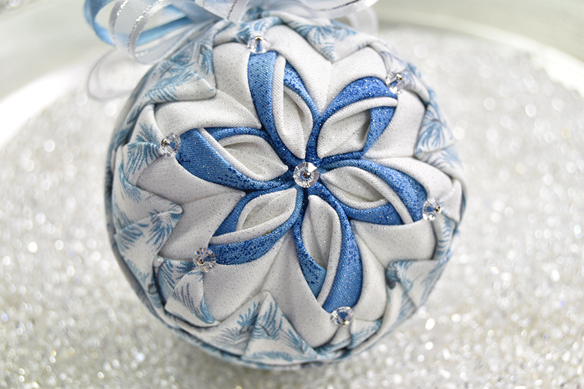blue-white-pine-poinsettia-quilted-ornament-1
