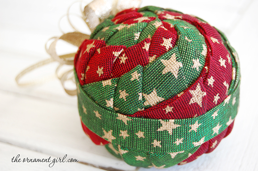 pinwheel-quilted-ornament-red-green-gold-2