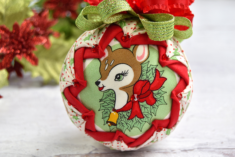 reindeer-curled-fabric-no-sew-snow-globe-quilted-ornament-1