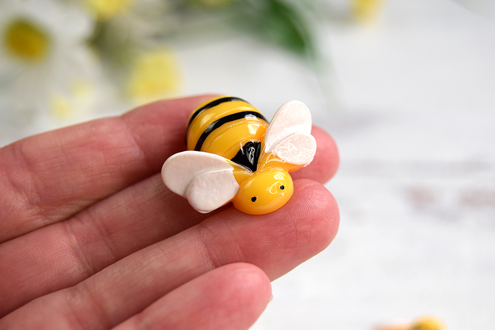 resin-bee-bumblebee-flatback-ornament-embellishment-1