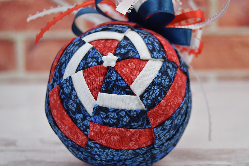 hexi-pinwheel-patriotic-red-white-blue-no-sew-ornament-3