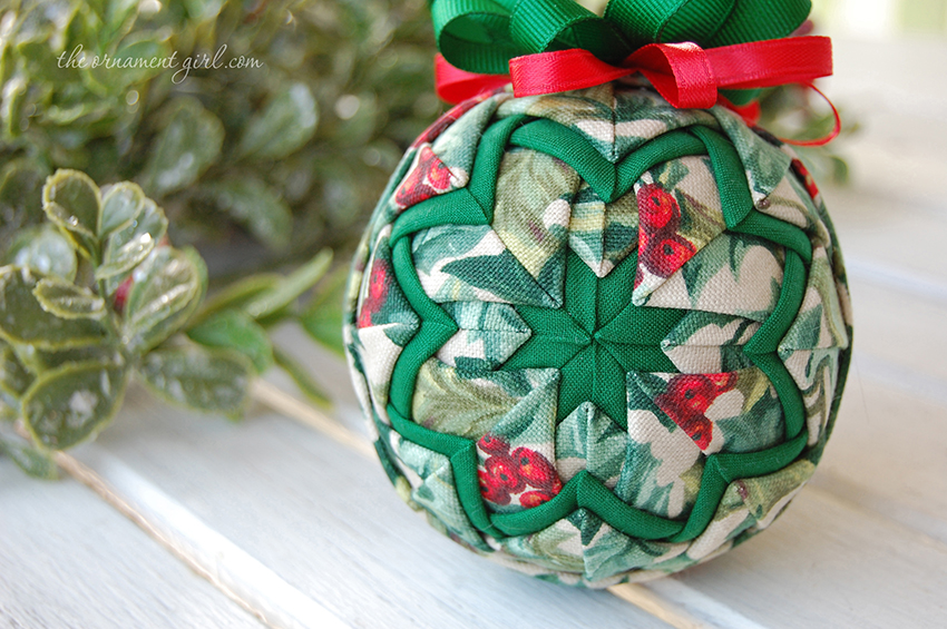 longaberger-american-holly-quilted-ball-ornament