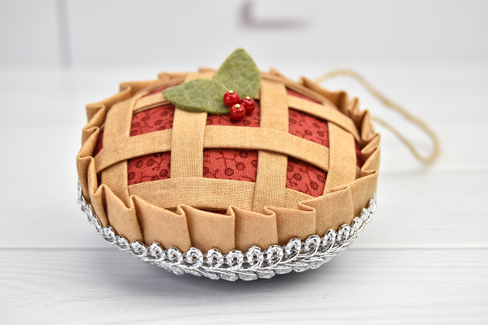 no-sew-quilted-cherry-pie-ornament-1