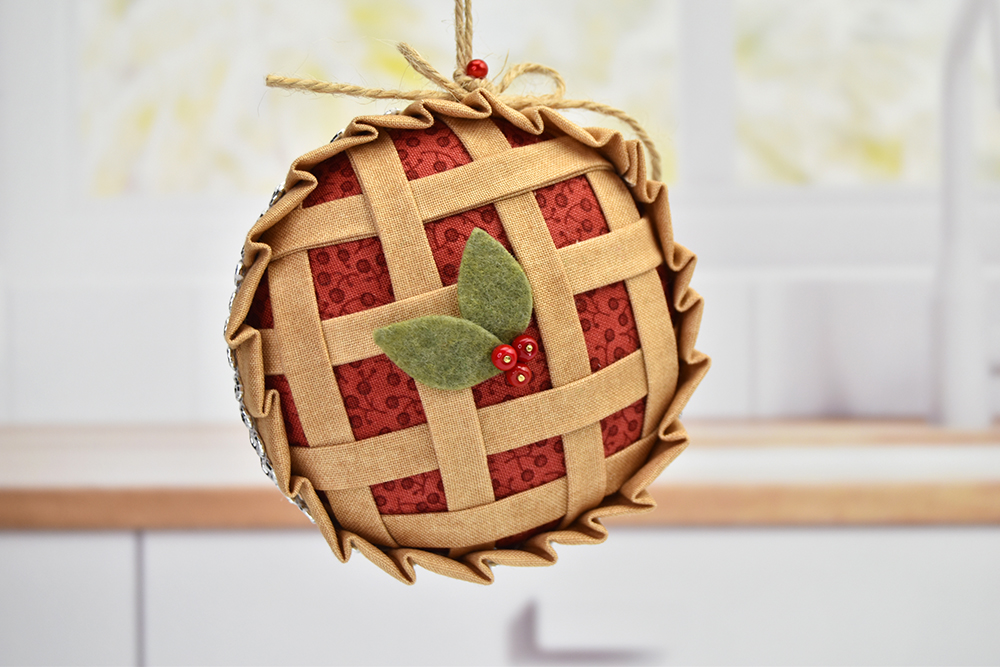 no-sew-quilted-cherry-pie-ornament-2