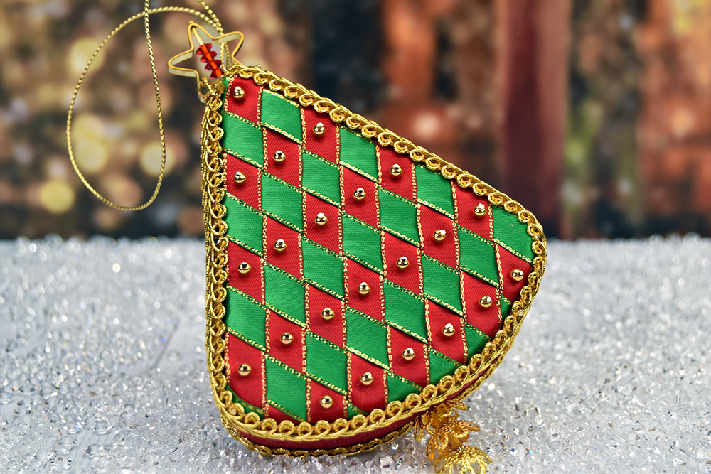 woven-ribbon-tree-ornament-red-green-gold-1