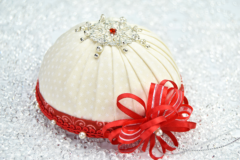 red-snowflake-hemi-no-sew-quilted-ornament-2