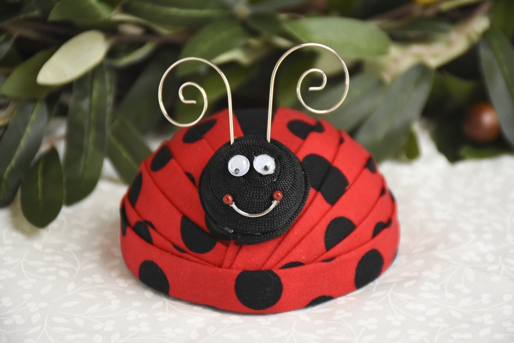 no-sew-quilted-ladybug-fabric-ornament-3