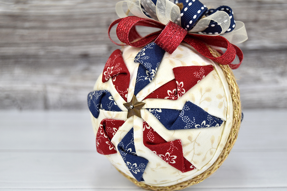 county-fair-red-white-blue-quilted-no-sew-patriotic-ornament-1
