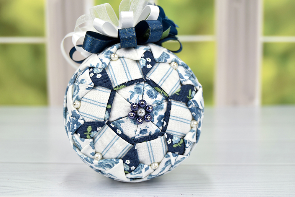 nantucket-cottage-quilted-no-sew-ornament-1