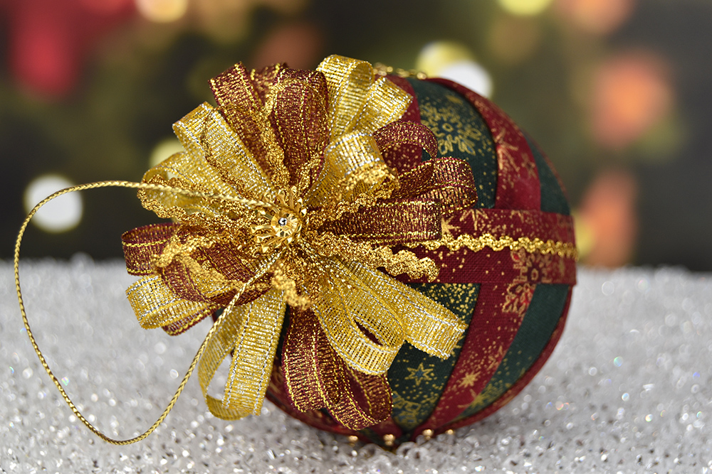 simply-swirled-no-sew-quilted-ornament-3