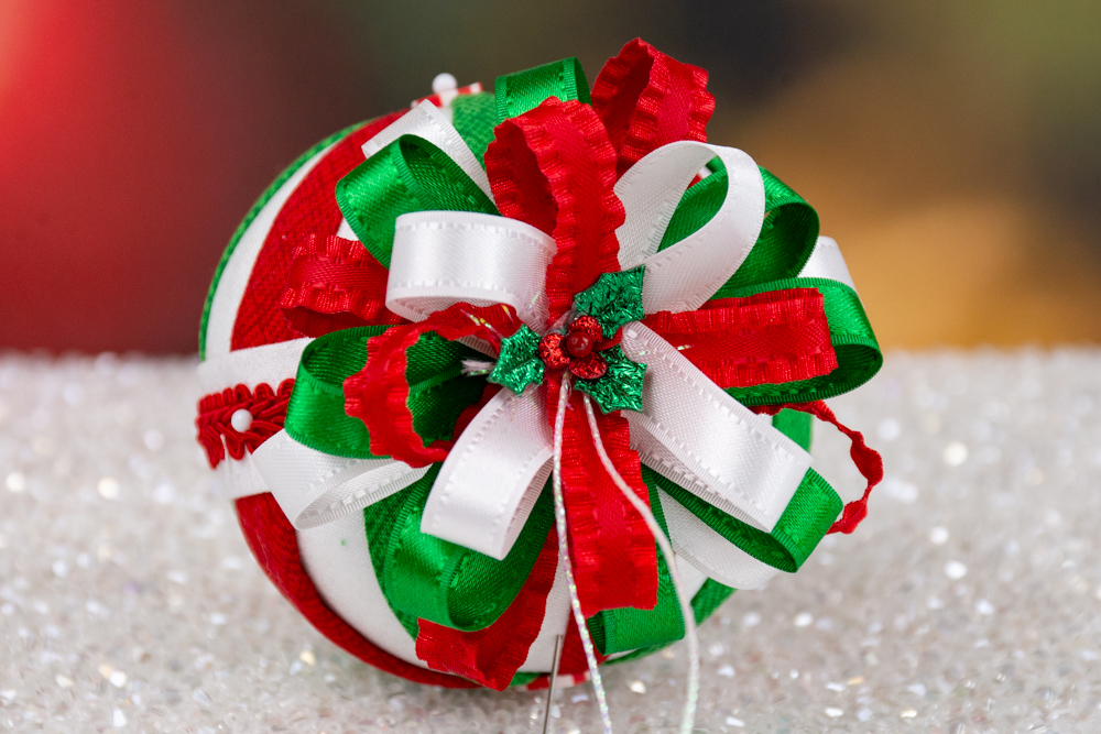 peppermint-simply-swirled-no-sew-quilted-ornament-03
