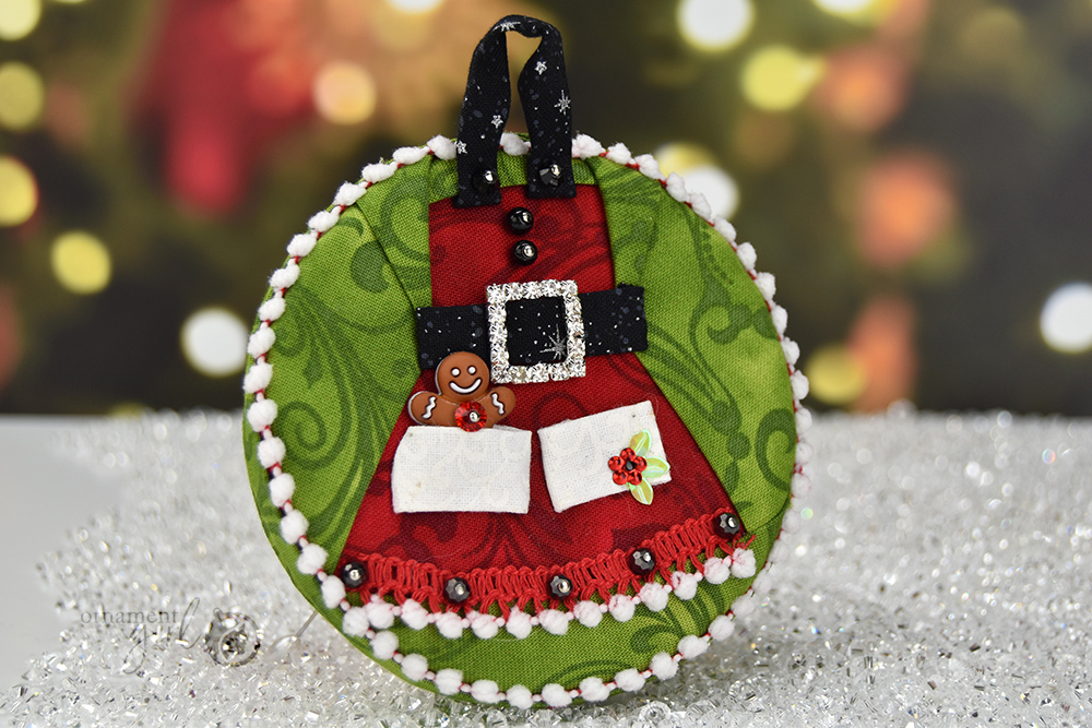 quilted-santa-apron-no-sew-fabric-ornament-1-wm