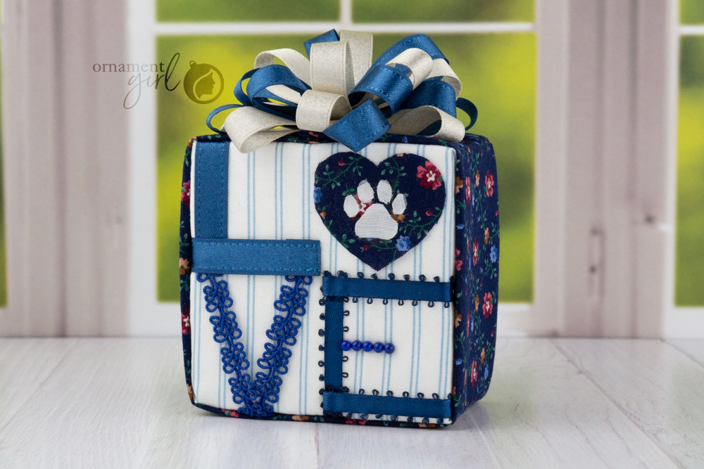 blue-pawprint-love-letters-no-sew-quilted-ornament-01-wm