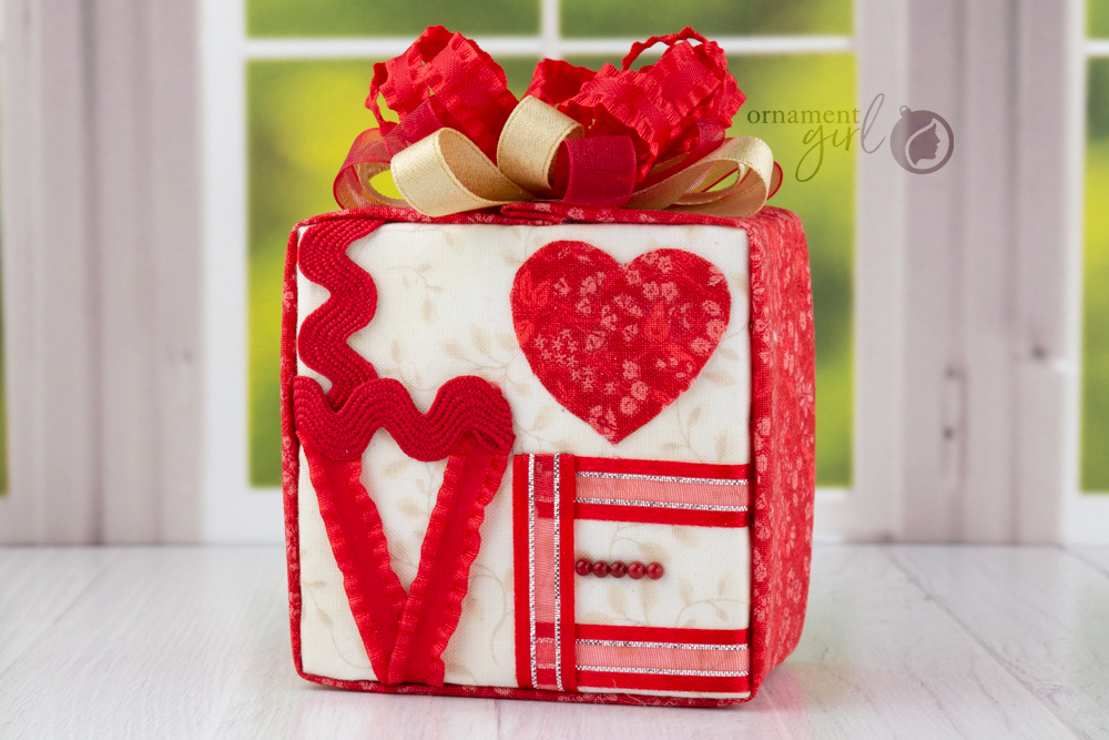 red-classic-textured-love-letters-no-sew-quilted-ornament-01-wm