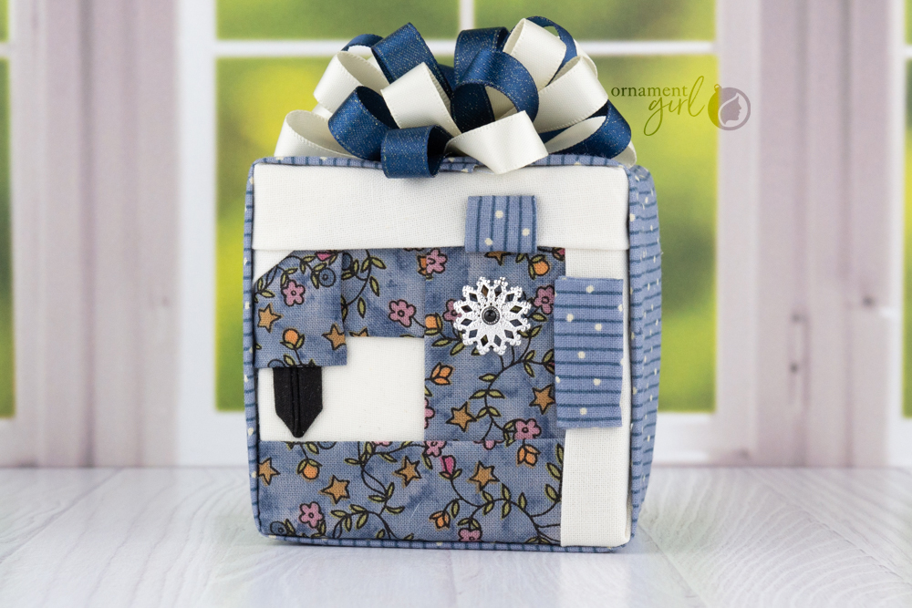 crafty-sewing-machine-blue-no-sew-quilted-ornament-01-wm
