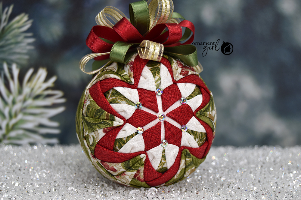 red-green-cream-no-sew-aurora-ornament-christmas-club-1-wm