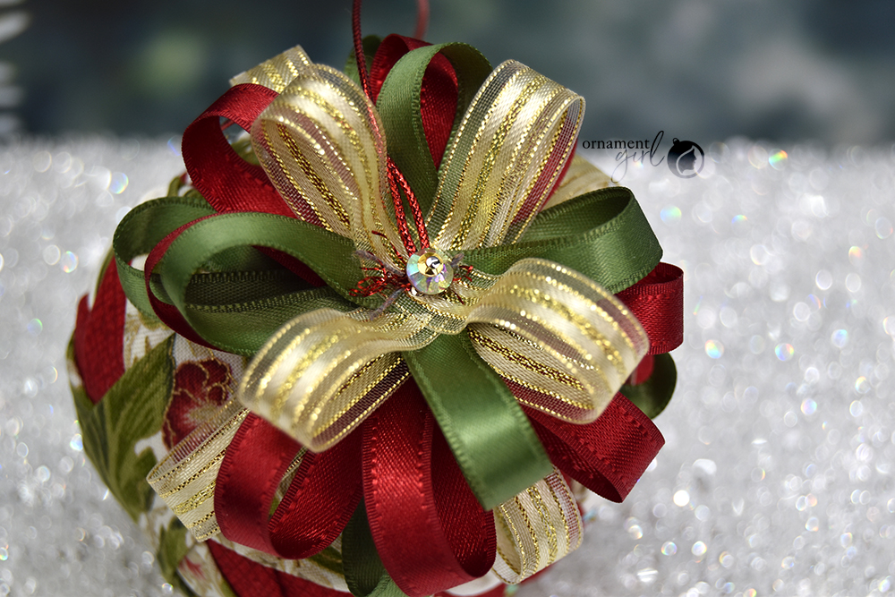 red-green-cream-no-sew-aurora-ornament-christmas-club-4-wm