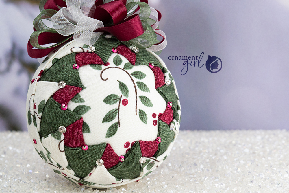 berries-and-vines-woven-window-no-sew-quilted-ornament-02-wm