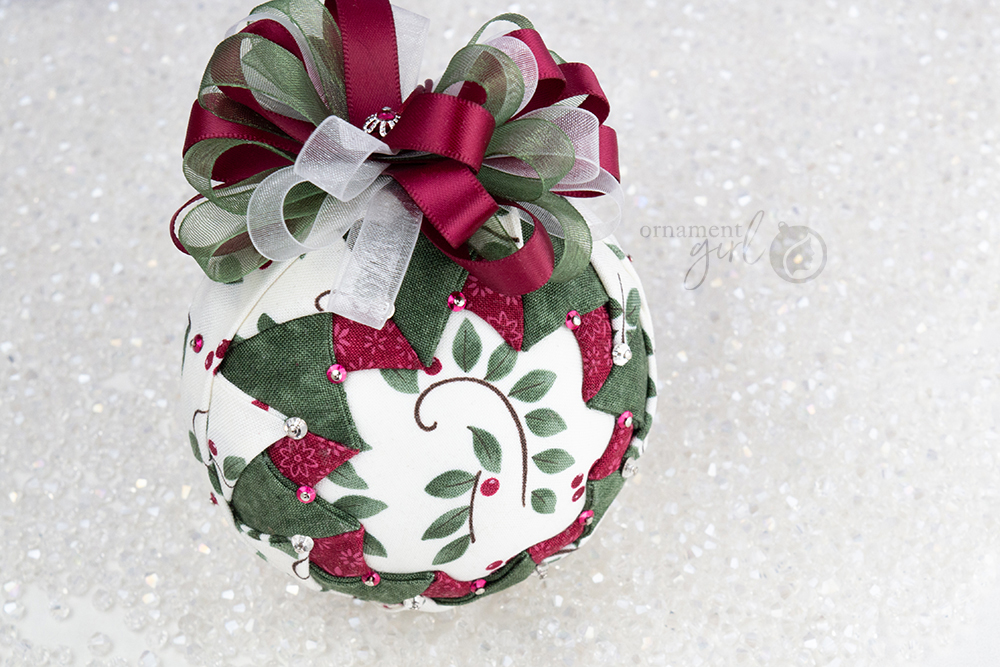 berries-and-vines-woven-window-no-sew-quilted-ornament-04-wm