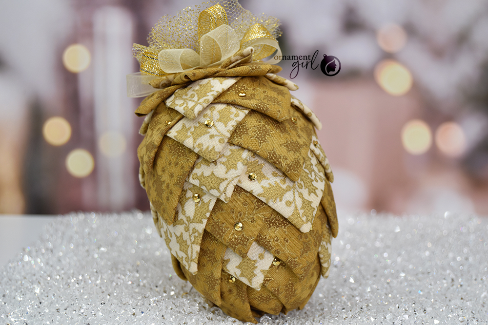 no-sew-quilted-christmas-gold-pine-cone-ornament-1-wm