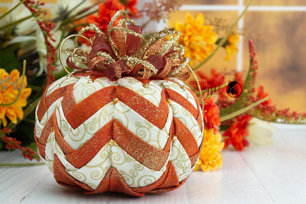 tufted-pumpkin-orange-gold-no-sew-quilted-ornament-04-wm