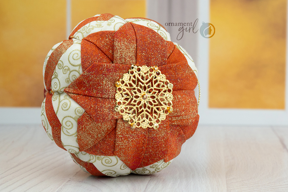 tufted-pumpkin-orange-gold-no-sew-quilted-ornament-11-wm