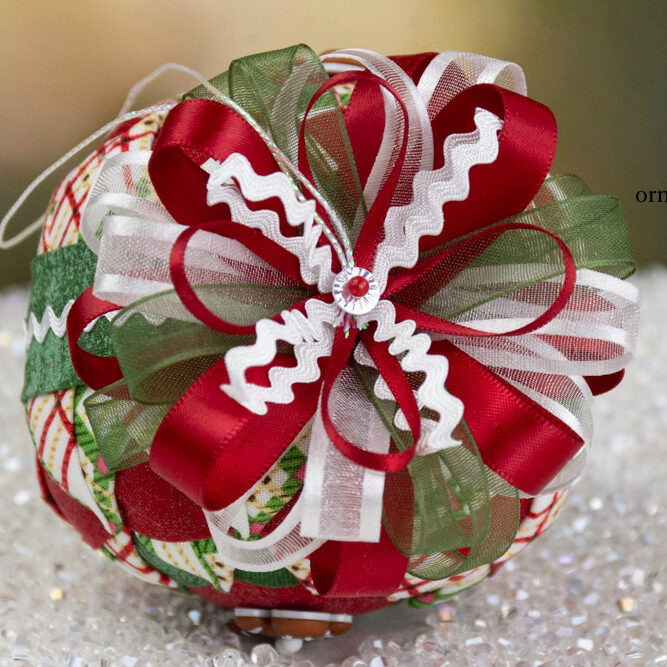 christmas-plaid-mandala-no-sew-quilted-ornament-02-wm
